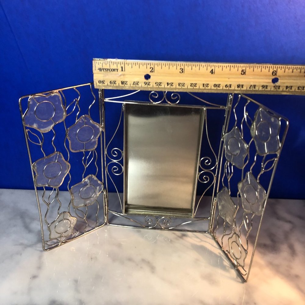 Frame Shell Picture Tabletop Frame Metal floral rectangular 3"x5" 3 hinged panel - Picture 4 of 5